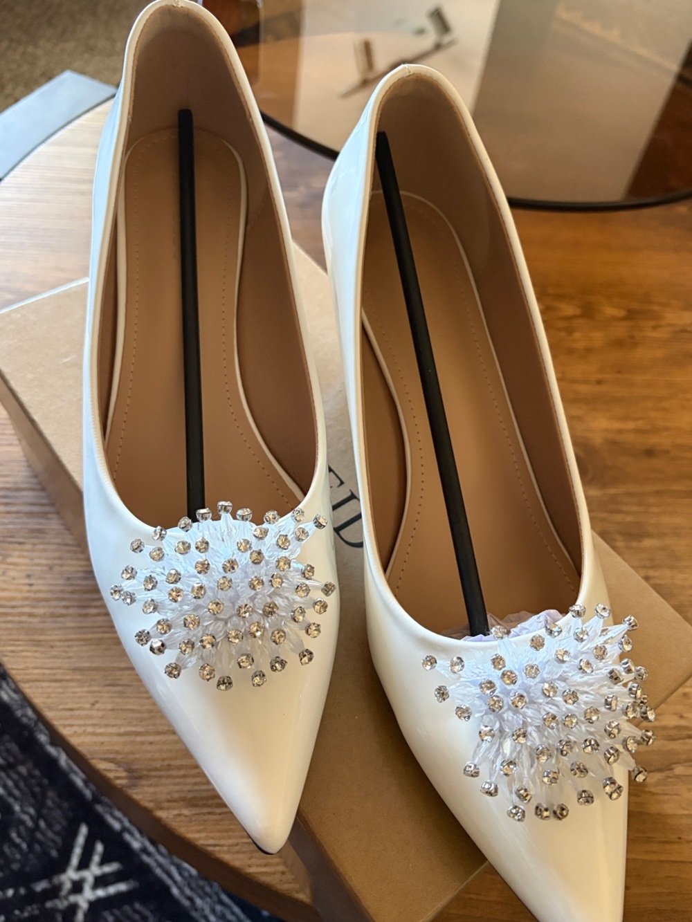 Women's white Pointed kitten heel Crystal Embellished Heels- New never worn- - Picture 5 of 9